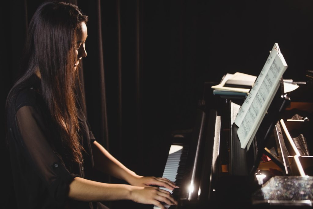 Pourquoi les pianistes professionnels utilisent des pianos numériques